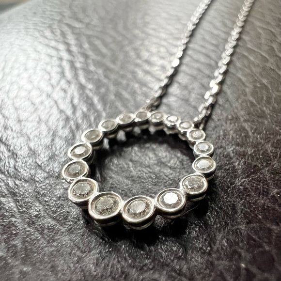 Laura k Jewitt diamond circle pendant necklace - Picture 2 of 5